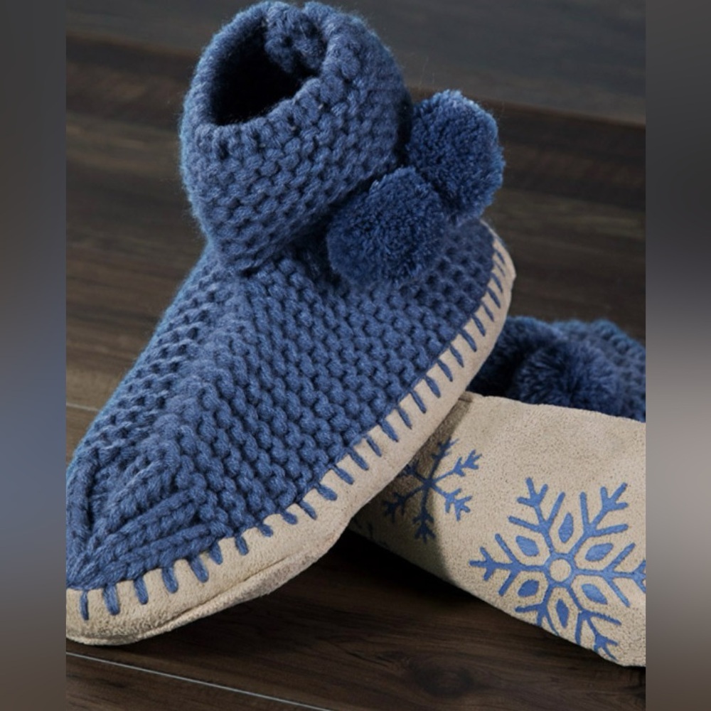 Western Moccasin Blue Hand Knitted Slippers NWT